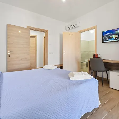 Class Con Bagno Privato , Vicino Alle Dune Di Porto Pino 4*
