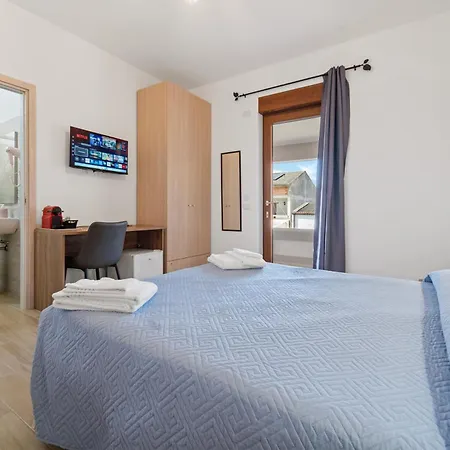 Class Con Bagno Privato , Vicino Alle Dune Di Porto Pino 4* 산타나아레시